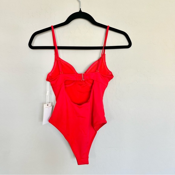 Good American Show Off Underwire One Piece Bright Poppy - Picture 4 of 10